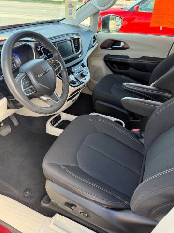 2022 Chrysler Voyager LX