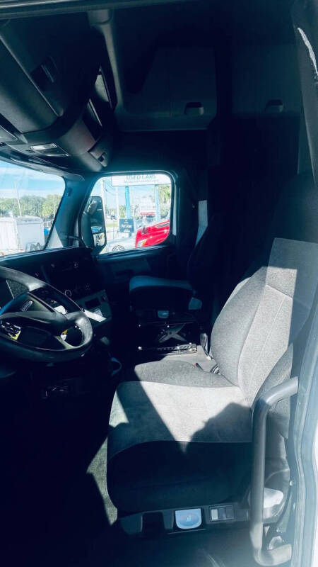 2020 Freightliner Cascadia