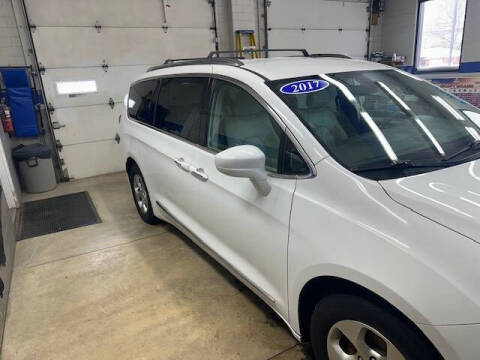 2017 Chrysler Pacifica Touring-L Plus