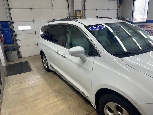 2017 Chrysler Pacifica Touring-L Plus