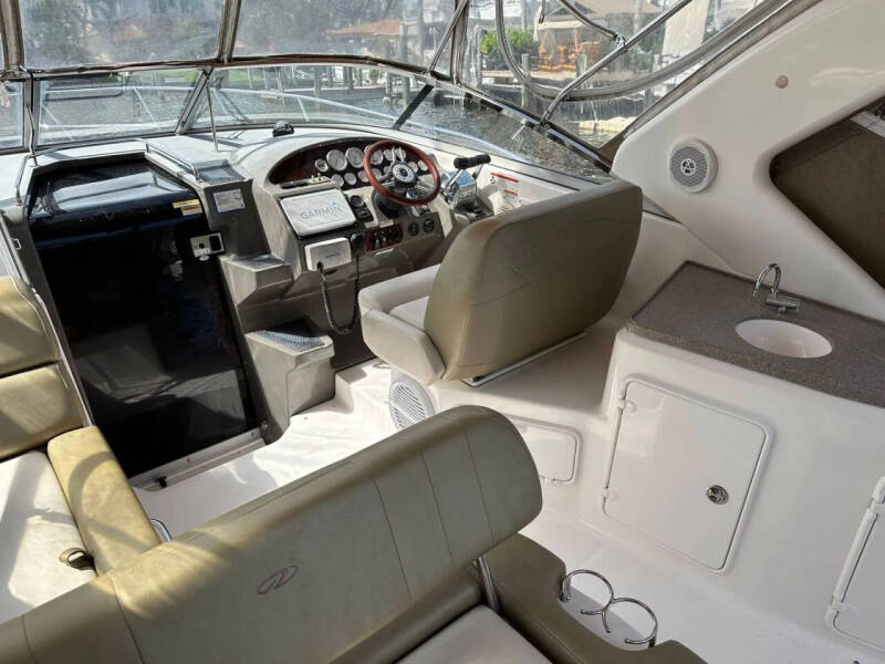 2011 Regal 35 Express Cruiser