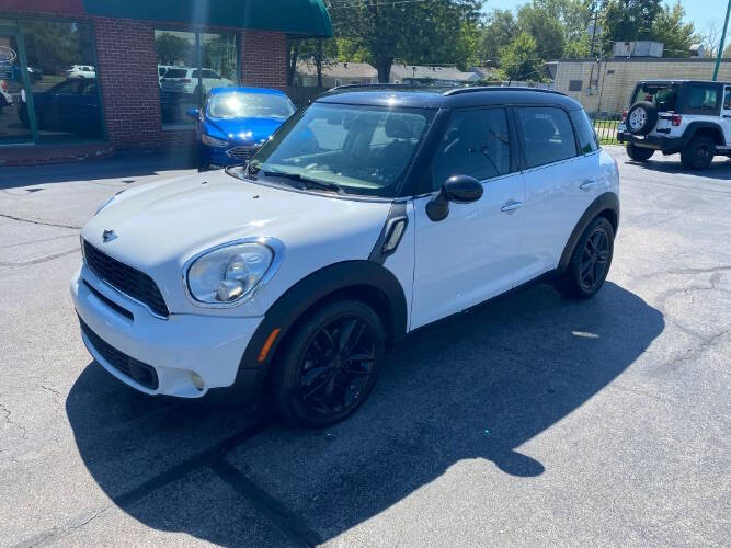 Off white 2011 MINI Cooper Countryman S S 4dr Crossover 1