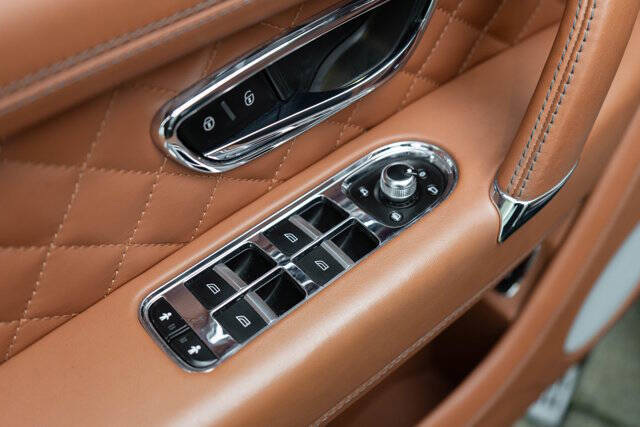 2017 Bentley Bentayga 12