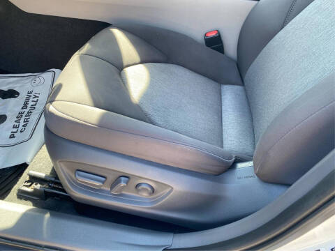 2021 Toyota Camry Hybrid LE