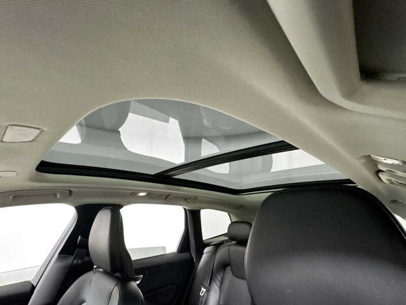 2025 Volvo XC60 B5 Core Dark Theme