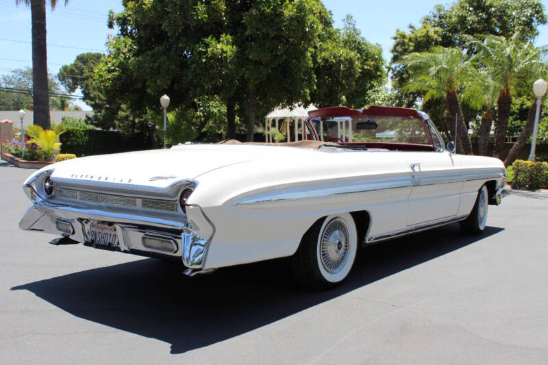 1961 Oldsmobile Starfire