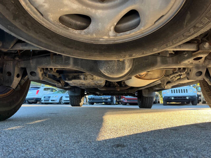 2004 Toyota Sequoia SR5