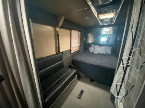 2000 Freightliner XC Chassis