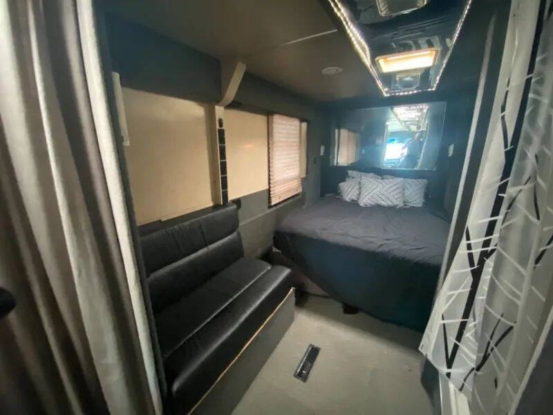 2000 Freightliner XC Chassis