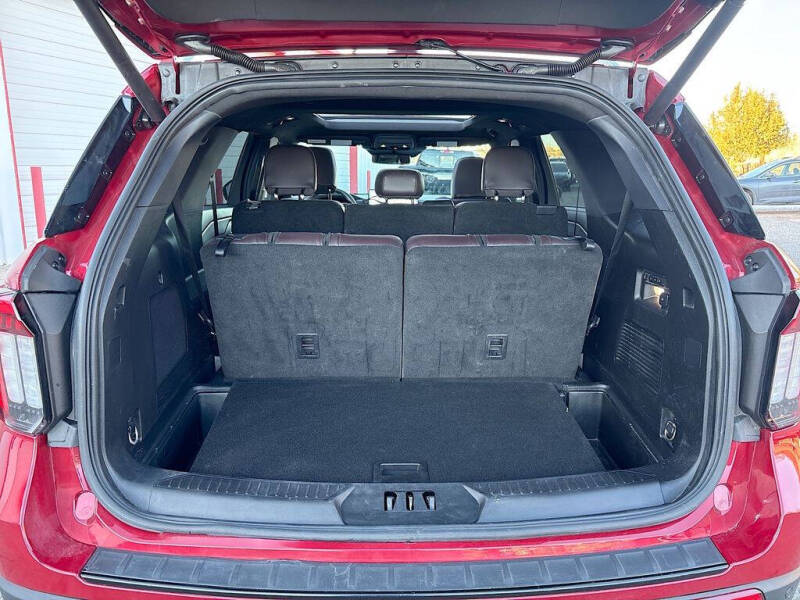 2025 Ford Explorer Platinum