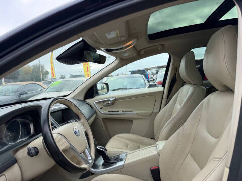 2016 Volvo XC60 T5 Drive-E Platinum