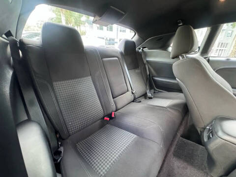 2015 Dodge Challenger SXT