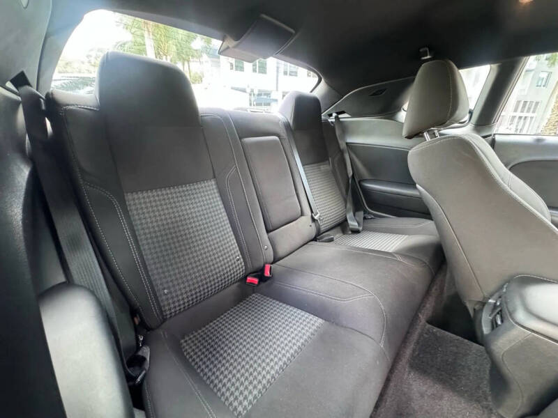 2015 Dodge Challenger SXT