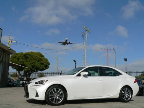 2018 Lexus IS 300 for sale at South Bay Pre-Owned in Los Angeles CA