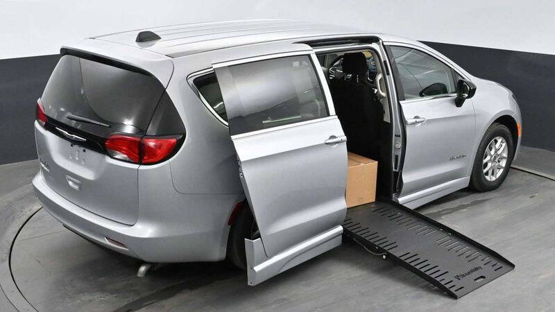 2024 Chrysler Voyager LX