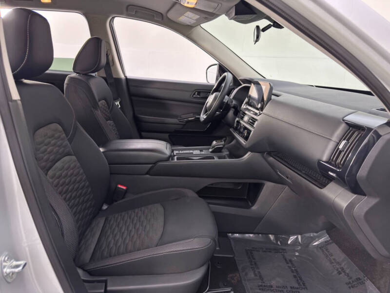 2024 Nissan Pathfinder S