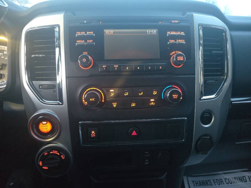 2017 Nissan Titan SV