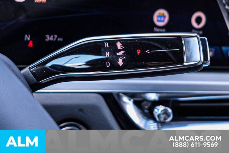 2025 Cadillac LYRIQ Luxury 1