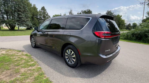 2023 Chrysler Pacifica Plug-In Hybrid Touring L
