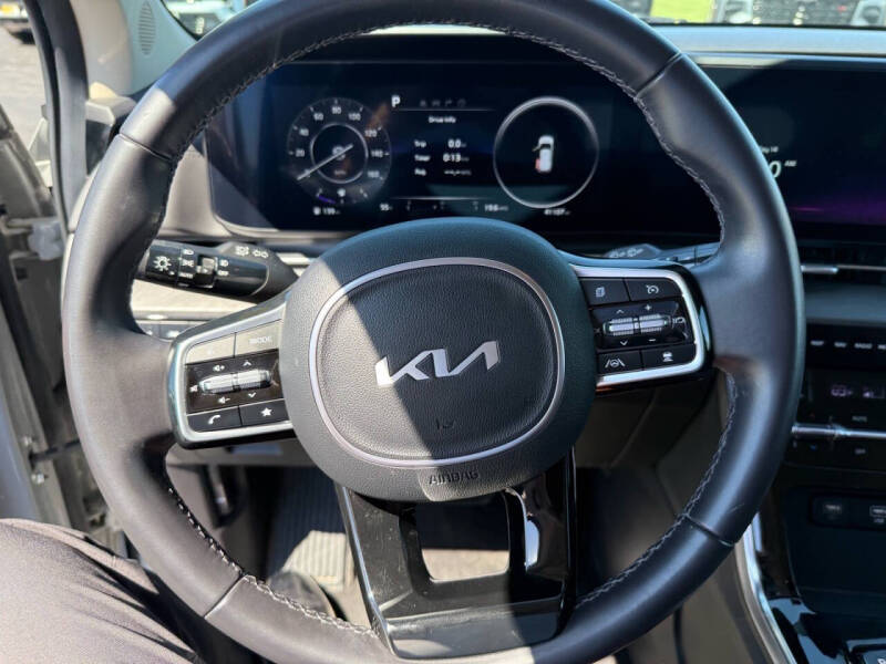 2024 Kia Carnival SX