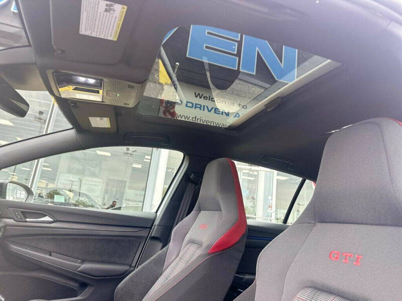 2024 Volkswagen Golf GTI 380 SE