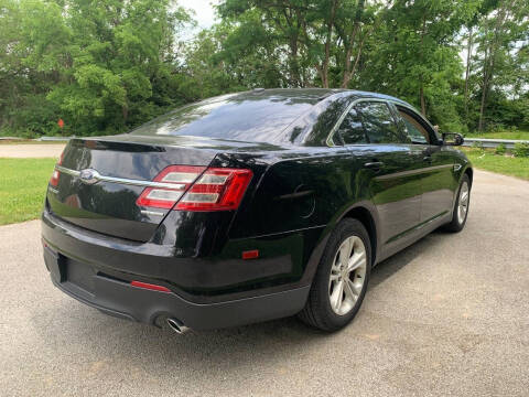 2018 Ford Taurus SE