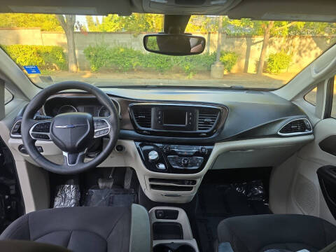 2017 Chrysler Pacifica LX