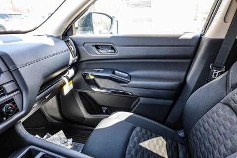 2025 Nissan Pathfinder S