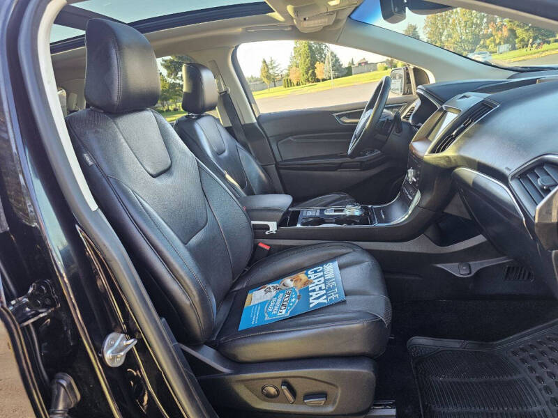 2020 Ford Edge Titanium