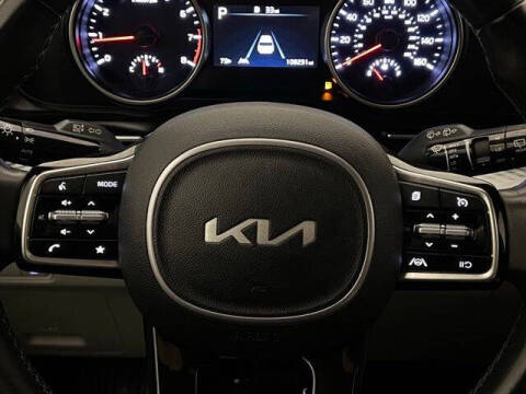 2023 Kia Carnival LX