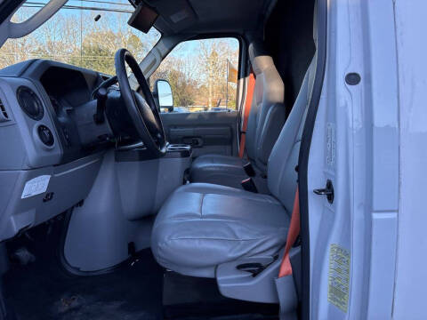 2017 Ford E-Series E-450 SD