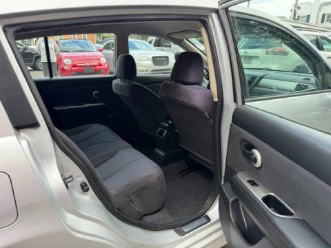 2011 Nissan Versa 1.8 SL