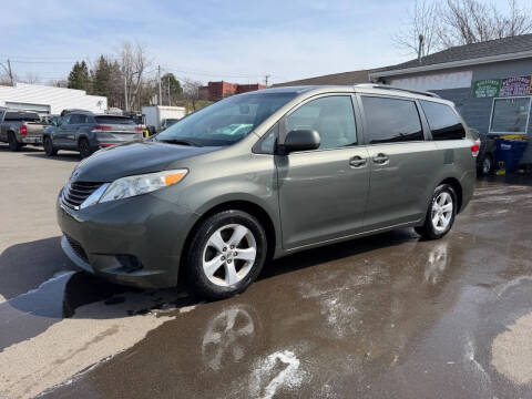 2011 Toyota Sienna LE 7-Passenger Auto Access Seat