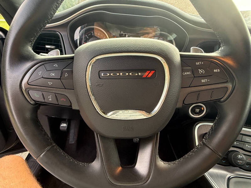 2016 Dodge Challenger 392 HEMI Scat Pack Shaker