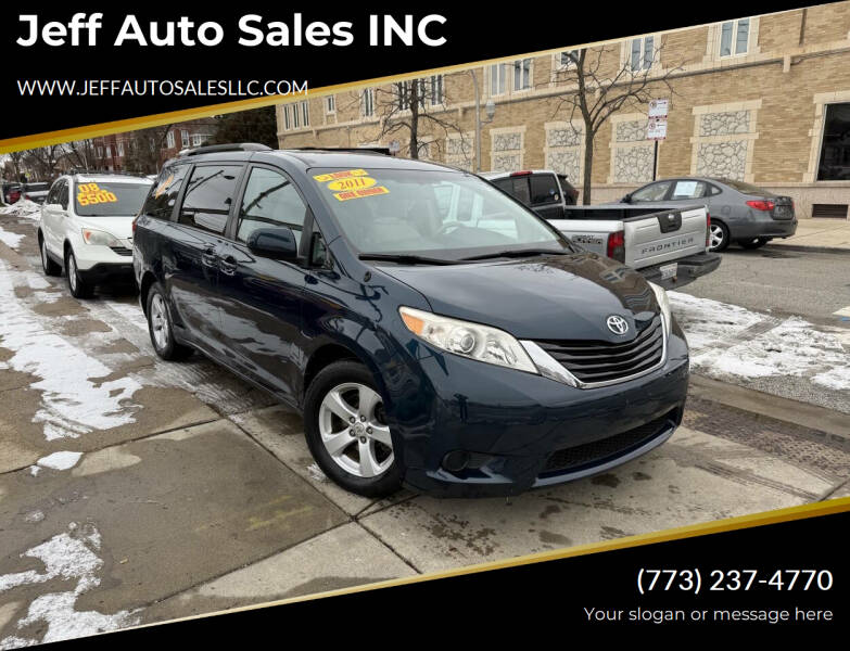 2011 Toyota Sienna LE's photo
