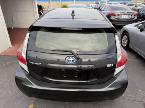 2016 Toyota Prius c Three