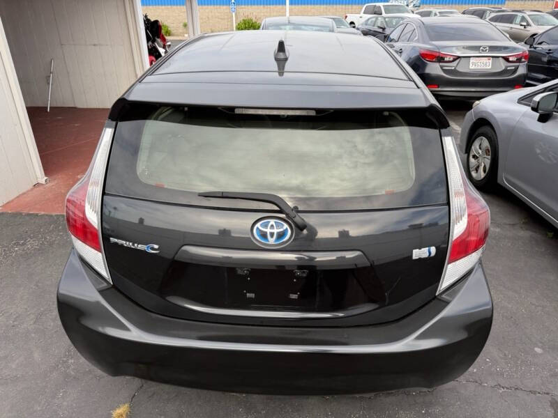 2016 Toyota Prius c Three