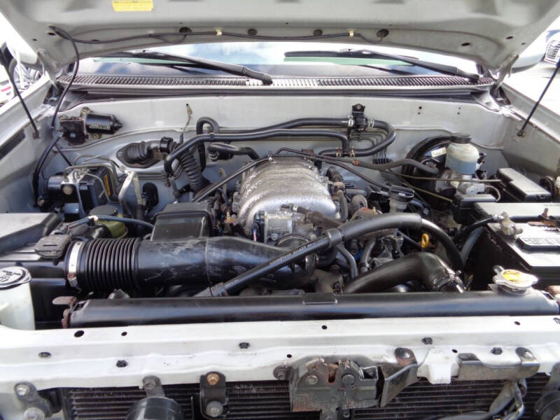 2004 Toyota Sequoia SR5