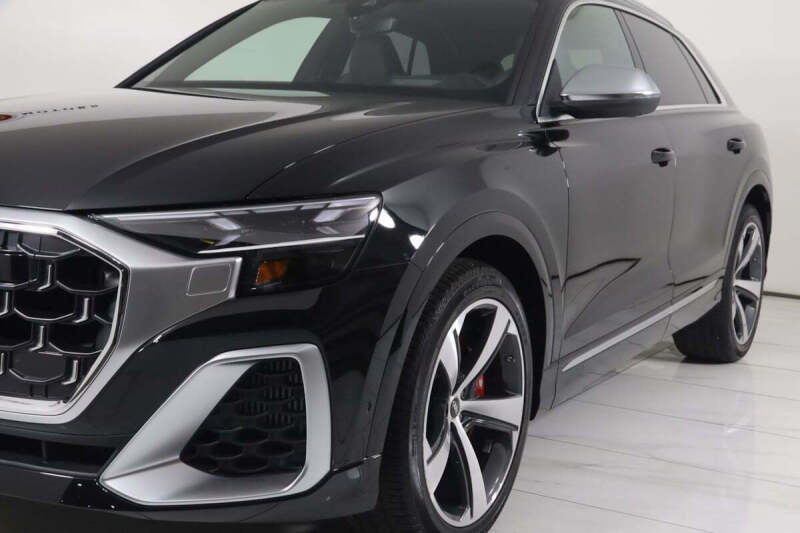 2024 Audi SQ8 4.0T quattro Premium Plus