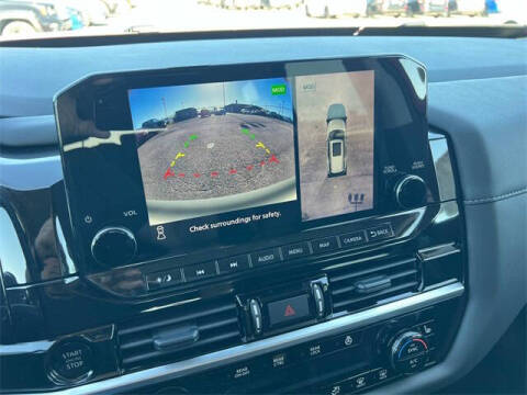 2025 Nissan Pathfinder SL