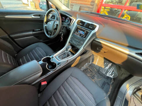 2016 Ford Fusion SE