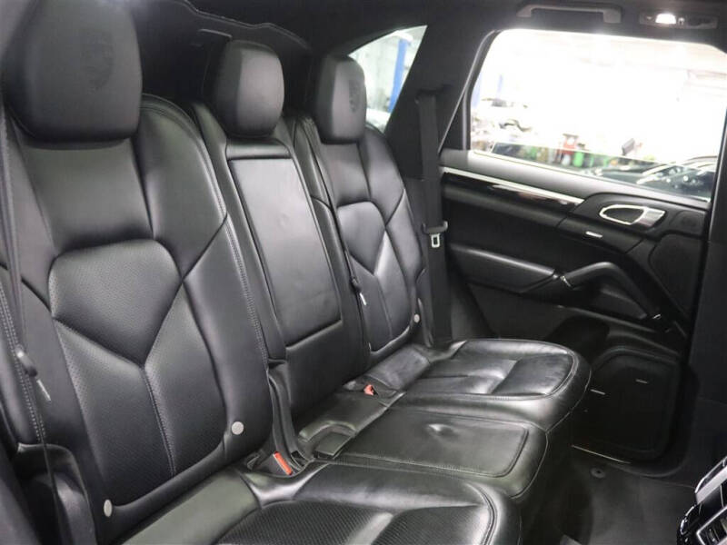 2017 Porsche Cayenne Platinum Edition