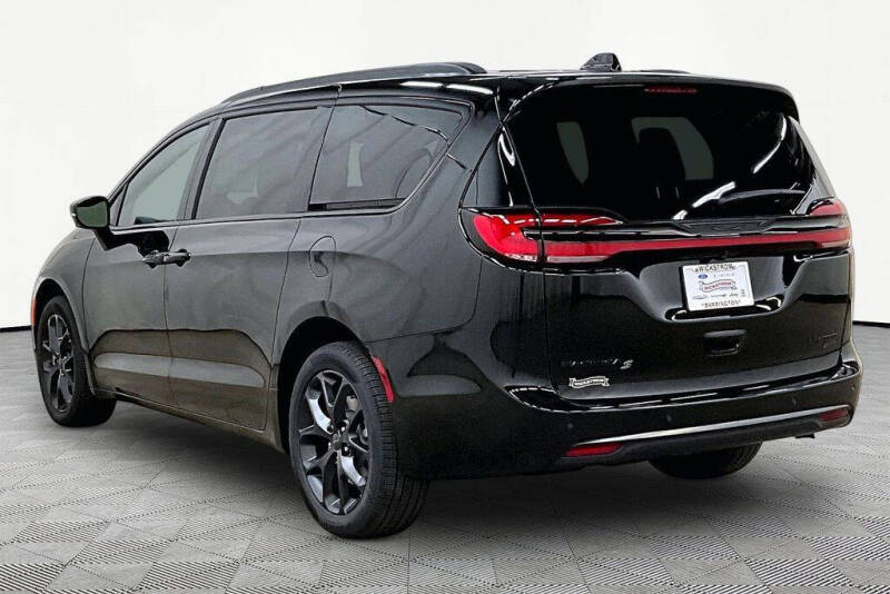 2027 Chrysler Pacifica Limited