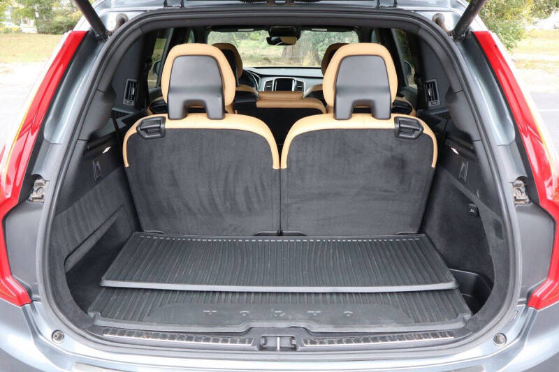 2018 Volvo XC90 T6 Momentum