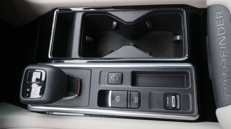 2022 Nissan Pathfinder SL