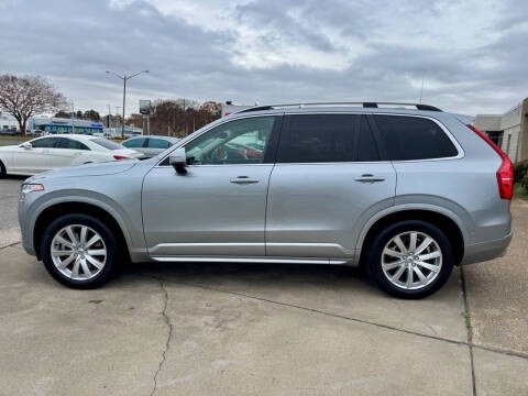 2017 Volvo XC90 T6 Momentum