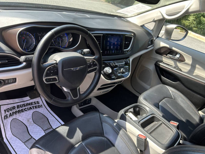 2017 Chrysler Pacifica Touring-L