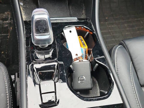 2023 Volvo XC40 B5 Plus Dark Theme