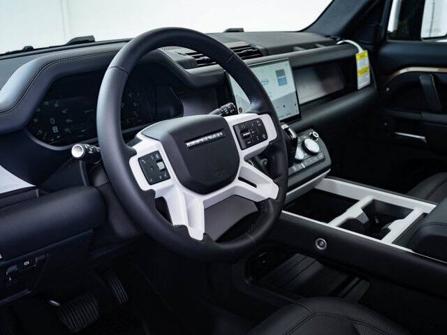 2025 Land Rover Defender 110 P500 X-Dynamic SE