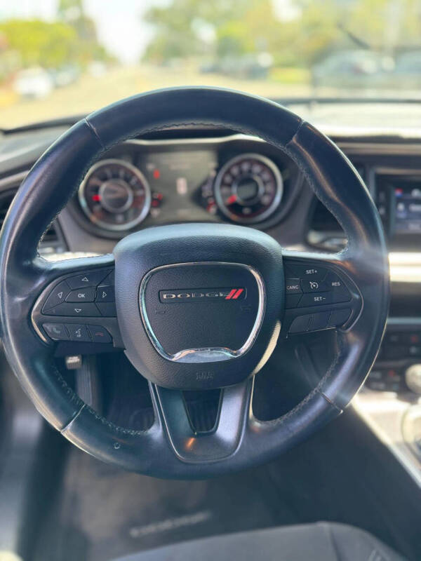 2015 Dodge Challenger SXT